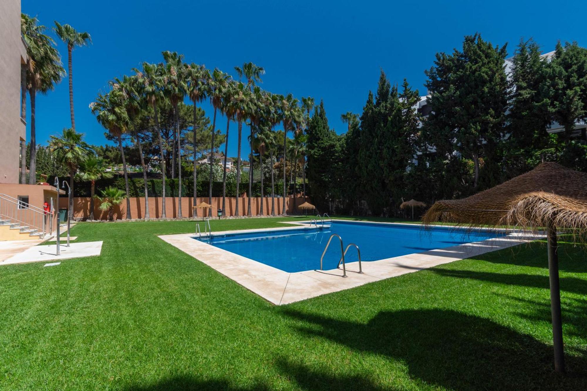 Cabopino Duplex, Swimming Pool, Beach 5Min Away, Chill Out Terrace And High-Speed Wifi ماربيا المظهر الخارجي الصورة